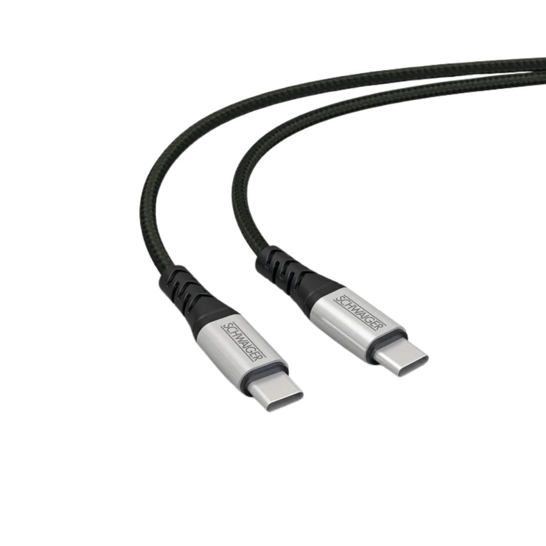 Schwaiger Ladekabel wird von Person in das Handy gesteckt