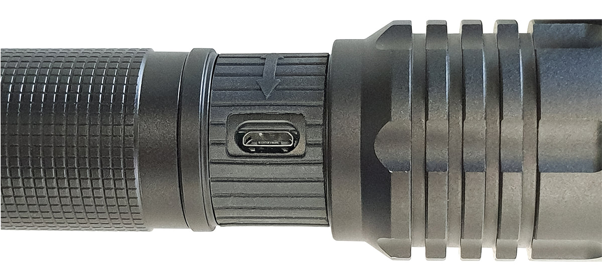Flashlight with zoom function and 3 lighting modes