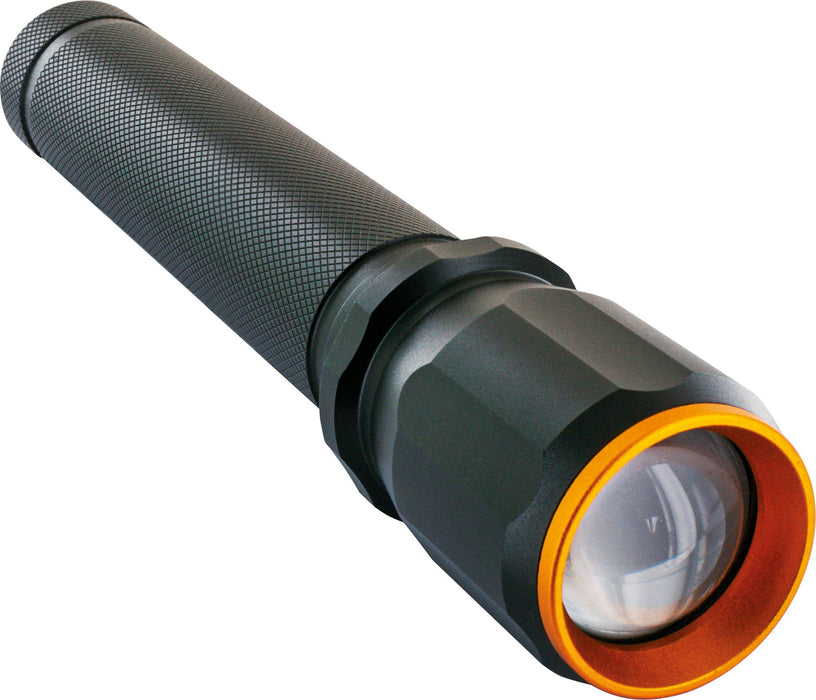 LED flashlight with zoom function