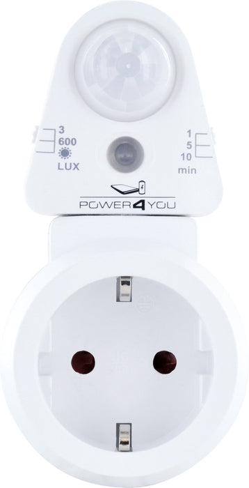 Adapter socket with PIR motion sensor
